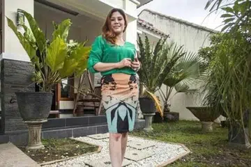 TEMU JODOH?: Cik Wina Lia mendakwa seorang duda anak dua dari Semarang bakal membeli rumahnya sekali gus melamarnya menjelang hujung bulan ini. - Foto KOMPAS