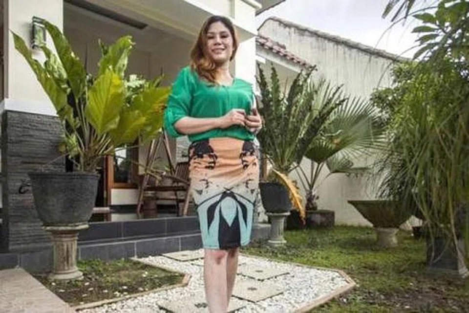 TEMU JODOH?: Cik Wina Lia mendakwa seorang duda anak dua dari Semarang bakal membeli rumahnya sekali gus melamarnya menjelang hujung bulan ini. - Foto KOMPAS
