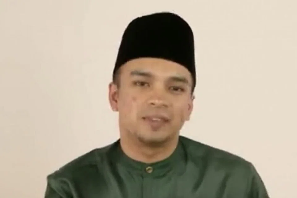 USTAZ AHMAD FARITZ: Ketua Bimbingan Agama dan Pembangunan Masyarakat Masjid Al-Falah. 