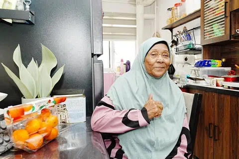 Cik Johara menikmati kebebasan untuk mencorak waktu mengikut rentak sendiri.