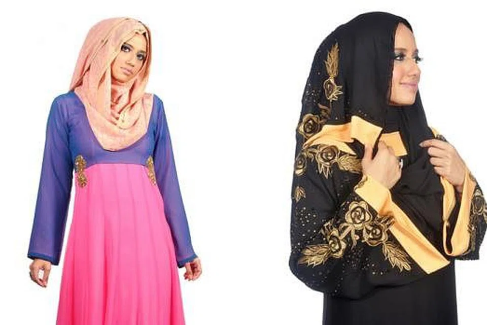WARNA CERIA: Aurah Boutique di Joo Chiat Complex banyak menghasilkan dres panjang kembang atau jenis 'empire cut' dengan warna terang khusus bagi para pelanggan muda. Ini juga adalah antara 12 daripada 80 koleksi pakaian Raya yang sudah Aurah lancarkan kini. Di atas pula menunjukkan jalabiya warna hitam yang masih kekal popular. Ia semakin menarik dengan sentuhan bunga kuning emas. - Foto-foto AURAH BOUTIQUE