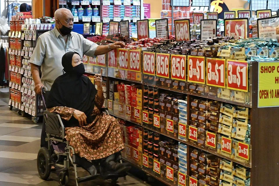 Lebih banyak sokongan diberikan kepada individu dan keluarga yang mengalami tekanan kewangan.