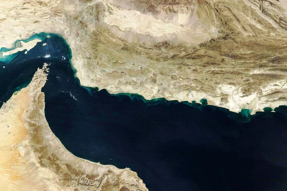 perang, Timur Tengah, Selat Hormuz, Iran, Amerika Syarikat, Israel, bekalan minyak, gas