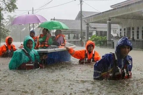 Penduduk di Terengganu antara yang tidak terkecuali berdepan banjir setiap tahun.