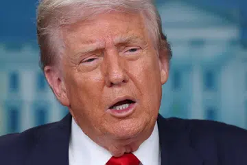 Presiden Amerika Syarikat Encik Donald Trump meletakkan tahap yang paling rendah untuk pertemuannya dengan Presiden Russia Encik Vladimir V. Putin di Alaska pada 15 Ogos 2025.