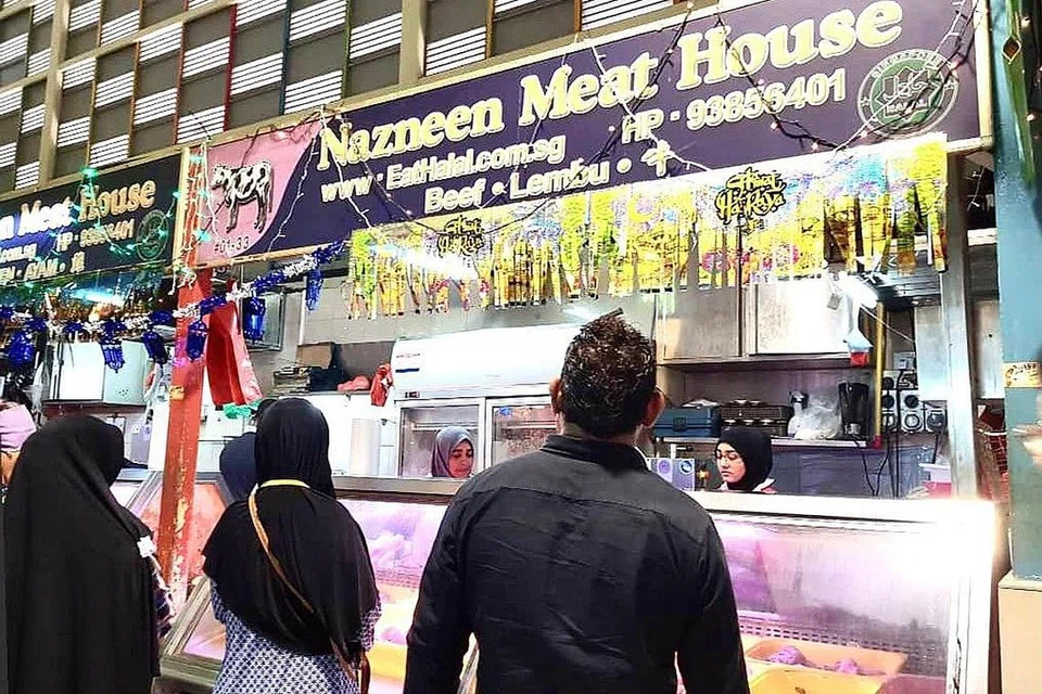 PELBAGAI SUMBER BEKALAN: Pemilik Nazneen Meat House, Encik Khaja Maideen, antara lain berkata bekalan daging yang dijualnya datang daripada pelbagai pembekal berbeza. - Foto NAZNEEN MEAT HOUSE