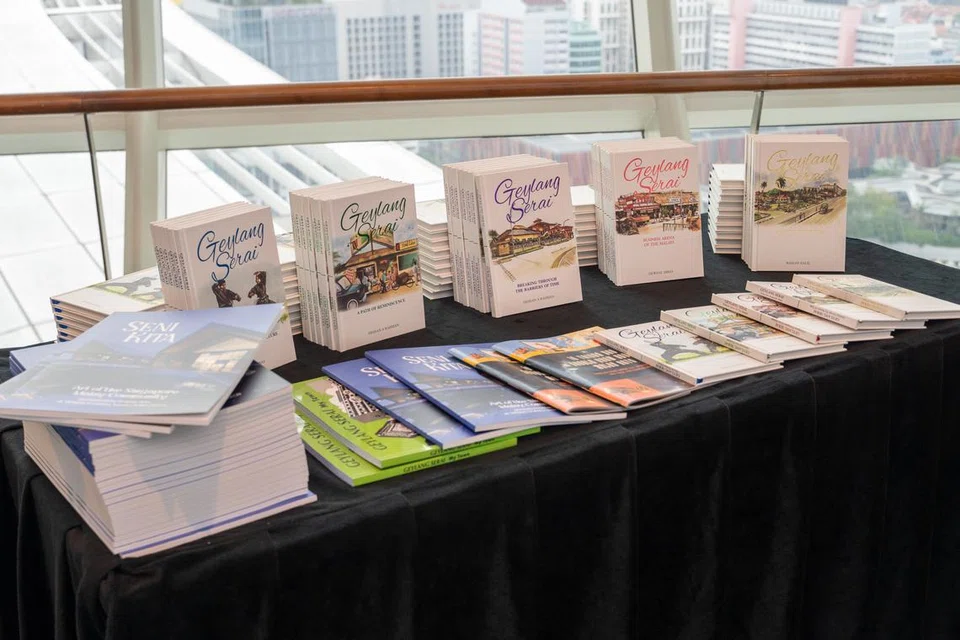 Siri lima buku ‘Cerita@Geylang Serai’ yang diterbitkan oleh Wisma Geylang Serai dan Seni dan Budaya Melayu Kreatif (CMAC), mengandungi kisah sejarah Geylang Serai, boleh dipinjam di Perpustakaan Negara, bersama buku komik ‘Geylang Serai–My Town’.