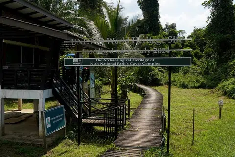 Taman Nasional Niah merupakan sebuah tapak Unesco di Miri, Sarawak.