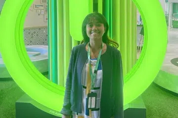 Cik Isdiyanah Dulkifli kini memegang peranan sebagai Peneraju Kilang Pintar Serantau untuk tapak syarikat Schneider Electric di Asia Timur dan Pasifik.