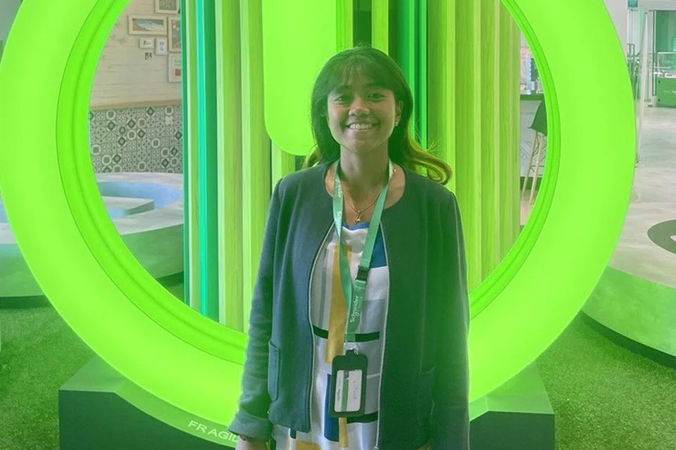 Cik Isdiyanah Dulkifli kini memegang peranan sebagai Peneraju Kilang Pintar Serantau untuk tapak syarikat Schneider Electric di Asia Timur dan Pasifik.