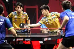 Koen Pang (kiri) dan Izaac Quek dalam perjalanan ke suku akhir beregu lelaki semasa WTT Singapore Smash pada Mac 2024.