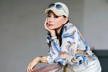Pelakon sekali gus penerbit popular Malaysia, Datuk A Aida atau nama sebenarnya, Zaidah Awang, rebah semasa menjalani rawatan fisioterapi pada 25 September, dan dirawat di Unit Rawatan Rapi (ICU) di sebuah pusat perubatan di Kuala Lumpur, Malaysia.