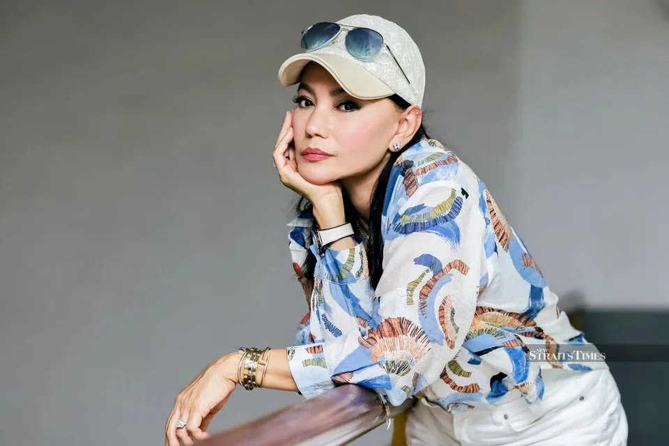 Pelakon sekali gus penerbit popular Malaysia, Datuk A Aida atau nama sebenarnya, Zaidah Awang, rebah semasa menjalani rawatan fisioterapi pada 25 September, dan dirawat di Unit Rawatan Rapi (ICU) di sebuah pusat perubatan di Kuala Lumpur, Malaysia.