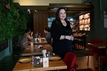 Cik Inez Tantyanna Abdullah Wyatt, adalah rakan niaga bersama White Rice Co, syarikat konsultansi F&B yang berpangkalan di Dubai yang ditubuhkan bersama suaminya, Cef Akmal Anuar, pakar kulinari bertaraf antarabangsa. Beliau berada di restorannya, Harummanis yang terletak di Sultan Gate.