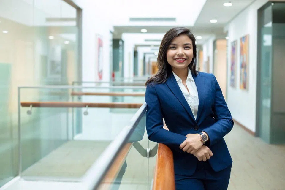 CIK FARAH ABDUL MALIK: Hadapi pelbagai masalah dan cabaran sebelum berjaya dalam pengajian. - Foto ihsan HONG HUAZHENG