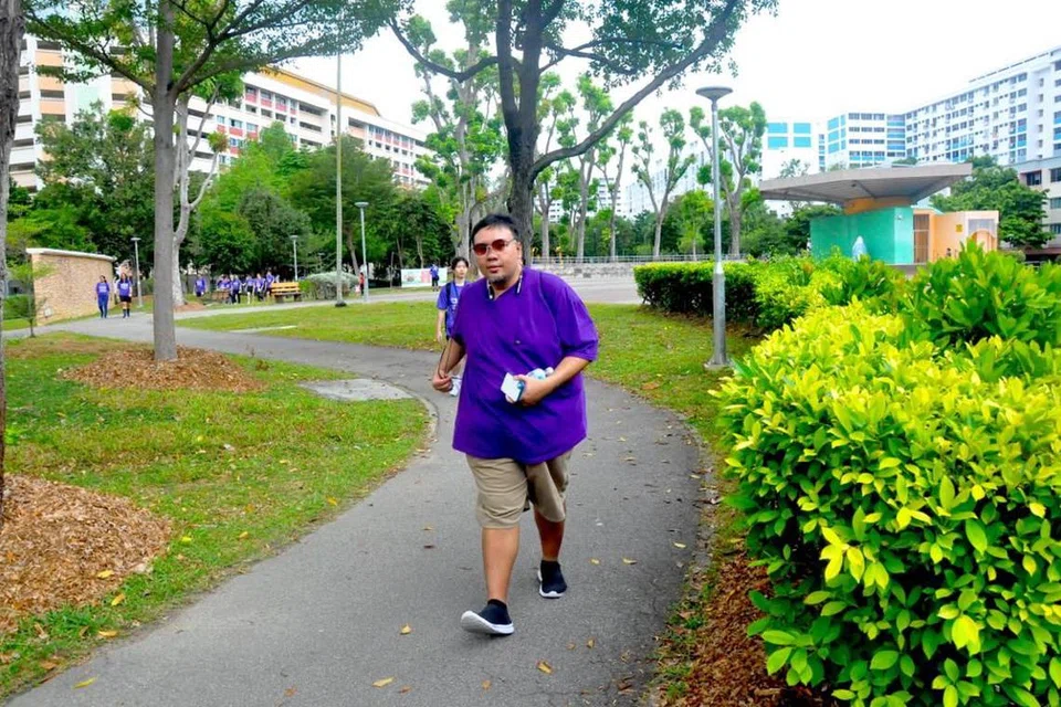 UBAH GAYA HIDUP: Encik Amirrudin Amari menyertai Program ‘Stepping Out for Stroke’ (SOFS) 2023 yang memerlukan beliau dan peserta berjalan jarak jauh beramai-ramai.