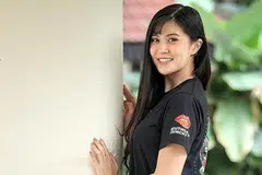 Elizabeth Tan, pelakon, penyanyi Cina 