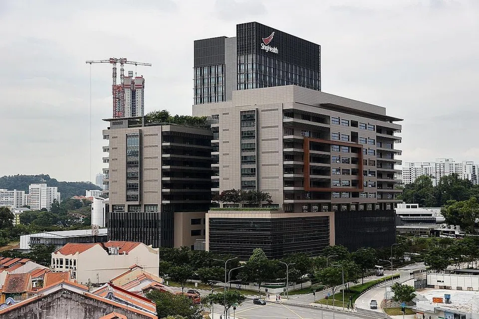 MENARA SINGHEALTH: Bangunan setinggi 19 tingkat ini menempatkan antara lain Hab Logistik Kampus, Dapur Pusat dan Unit Bekalan Steril.