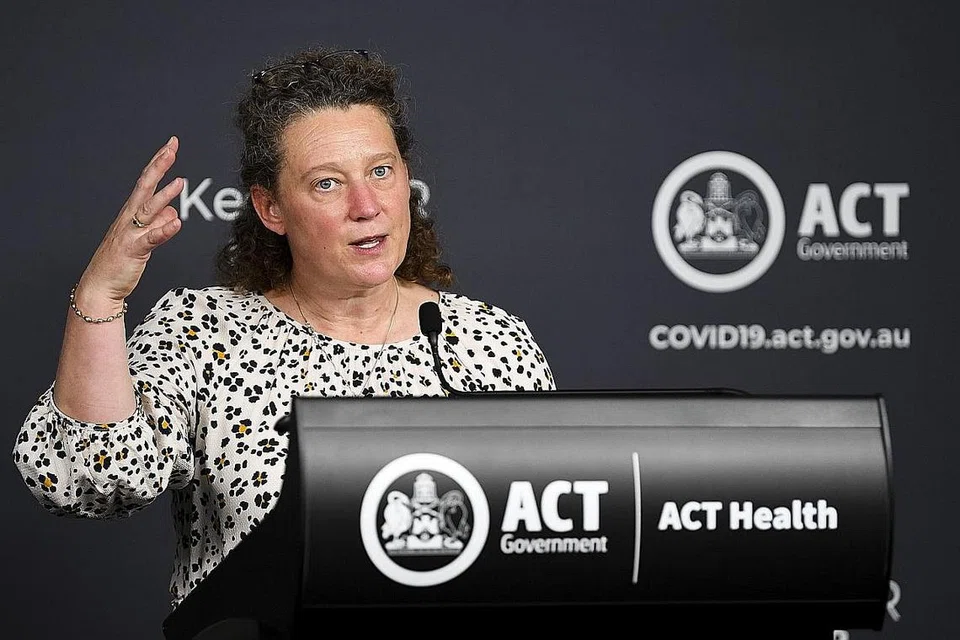 LANGKAH PENTING: Ketua Pegawai Kesihatan ACT, Dr Kerryn Coleman, perlanjutan tempoh sekatan selama 14 hari adalah 'keputusan terbaik' untuk menjaga keselamatan penduduk ibu kota Australia itu. - Foto EPA-EFE