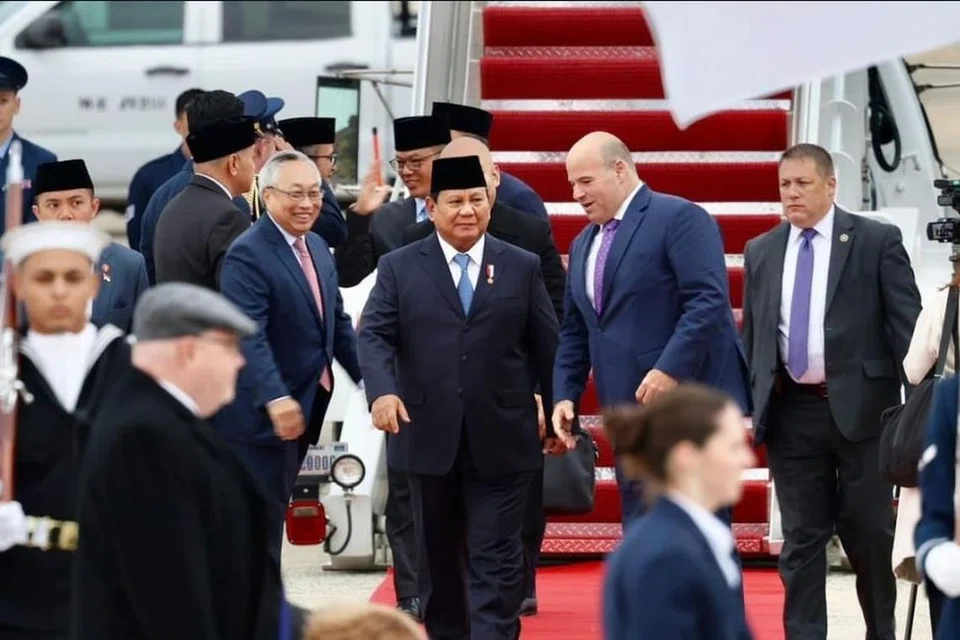 Presiden Indonesia, Encik Prabowo Subianto, tiba di Washington DC, Amerika Syarikat dalam agenda kunjungan kerja untuk menemui Presiden Amerika Syarikat, Encik Joe Biden.