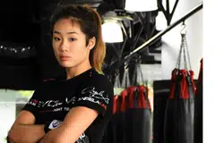 DIGEMARI RAMAI: Angela Lee dinobatkan juara dunia atomweight pada Mei lalu setelah menewaskan atlit Jepun. - Foto THE STRAITS TIMES