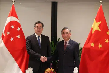 Timbalan Perdana Menteri, Encik Gan Kim Yong (kanan), berkata beliau telah mengadakan perbincangan yang “bermanfaat dan bermakna” dengan Timbalan Perdana Menteri China, Encik Ding Xuexiang, pada 11 November.