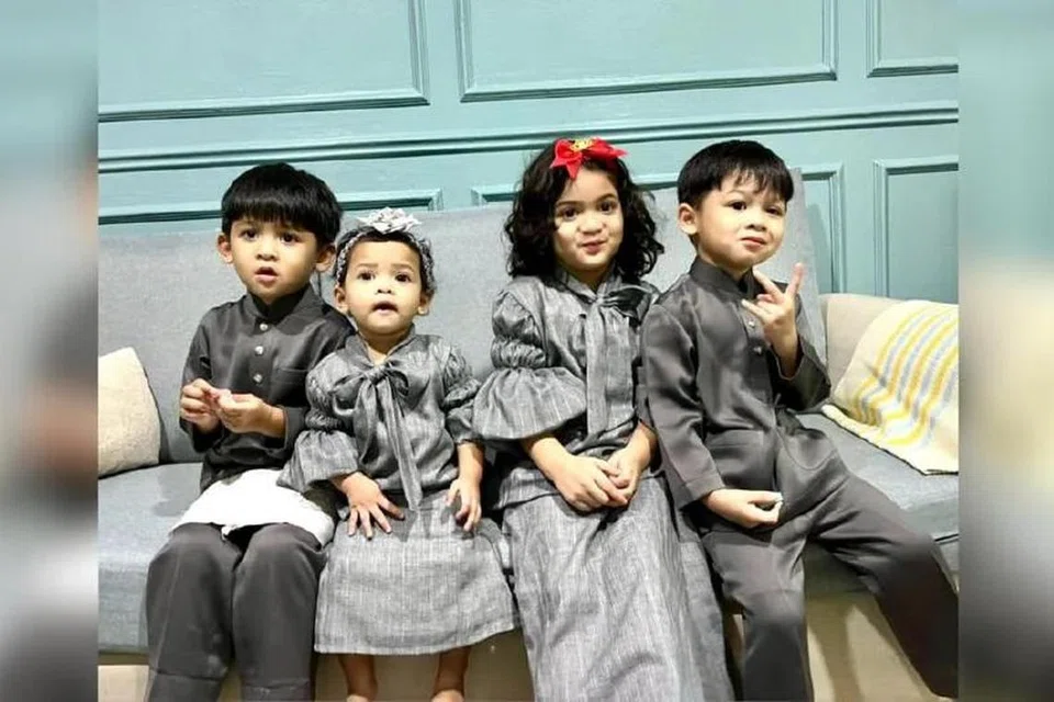 Datuk Jamal Abdillah bersyukur dengan kurniaan empat cahaya mata comel, (dari kiri) Iskandar Rayyan Yamani, Rahil Laura Salsabila Yamani, Nur Azura Yamani dan El Isaac Yamani, hasil perkahwinan dengan isterinya kini, Datin Zai Izzati Khiruddin.