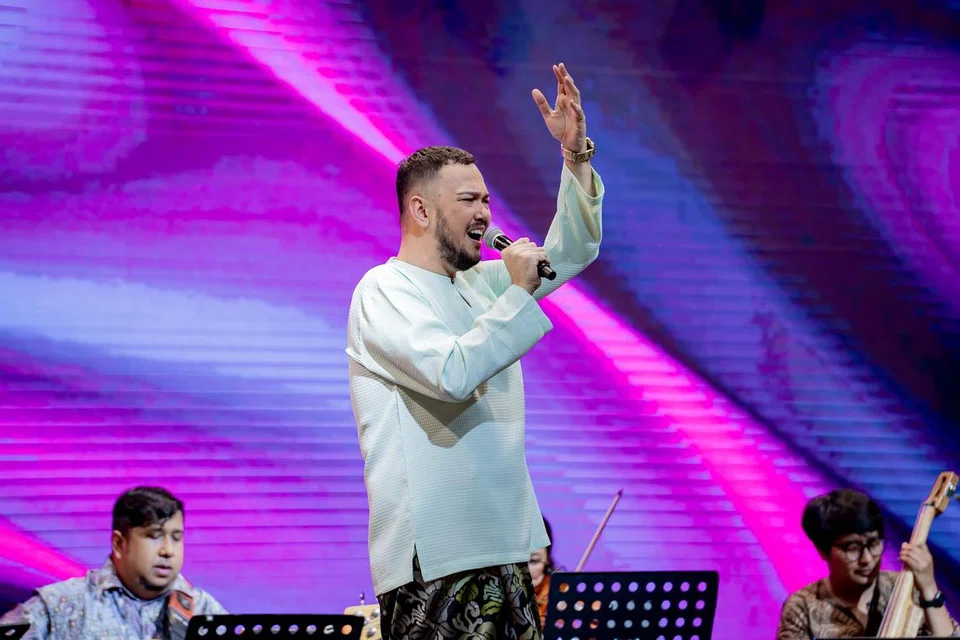 Penyanyi asal Singapura, Imran Ajmain, mengeluarkan lagu terbaru berjudul, ‘Seribu Tahun Lagi’, yang merupakan susulan bagi lagu, ‘Seribu Tahun’, setelah 19 tahun ia bertempat di hati penggemarnya.