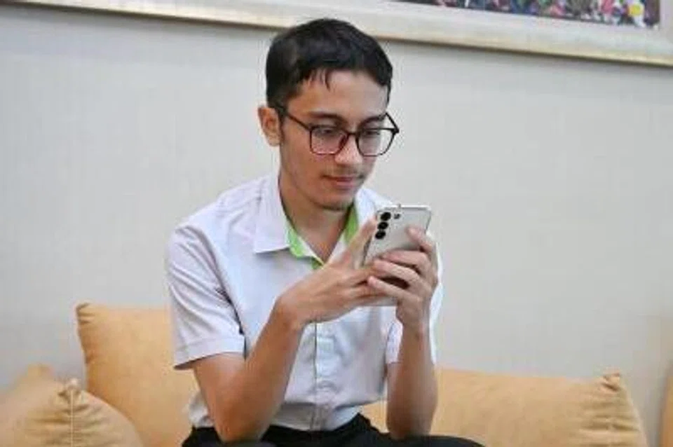 Encik Muhammad Solihin Md Kahar, menyambung keminatan beliau di sektor AI dan kini di dalam tahun dua kursus nitec tinggi dalam Aplikasi AI di ITE College West