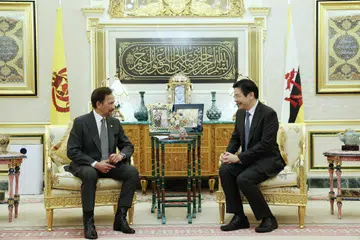 PM Lawrence Wong akan membuat lawatan pertamanya ke Brunei dan Malaysia sebagai Perdana Menteri pada 11 dan 12 Jun. Gambar menunjukkan pertemuan Encik Wong, semasa menyandang jawatan Timbalan Perdana Menteri (DPM),  dengan Sultan Brunei, Sultan Hassanal Bolkiah pada Januari 2023. 
