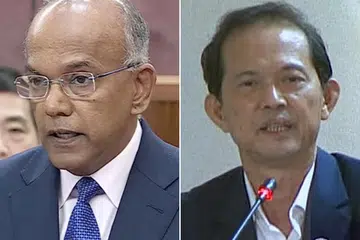 ENCIK K SHANMUGAM (kiri) dan Encik Leong Mun Wai. - Foto-foto MCI