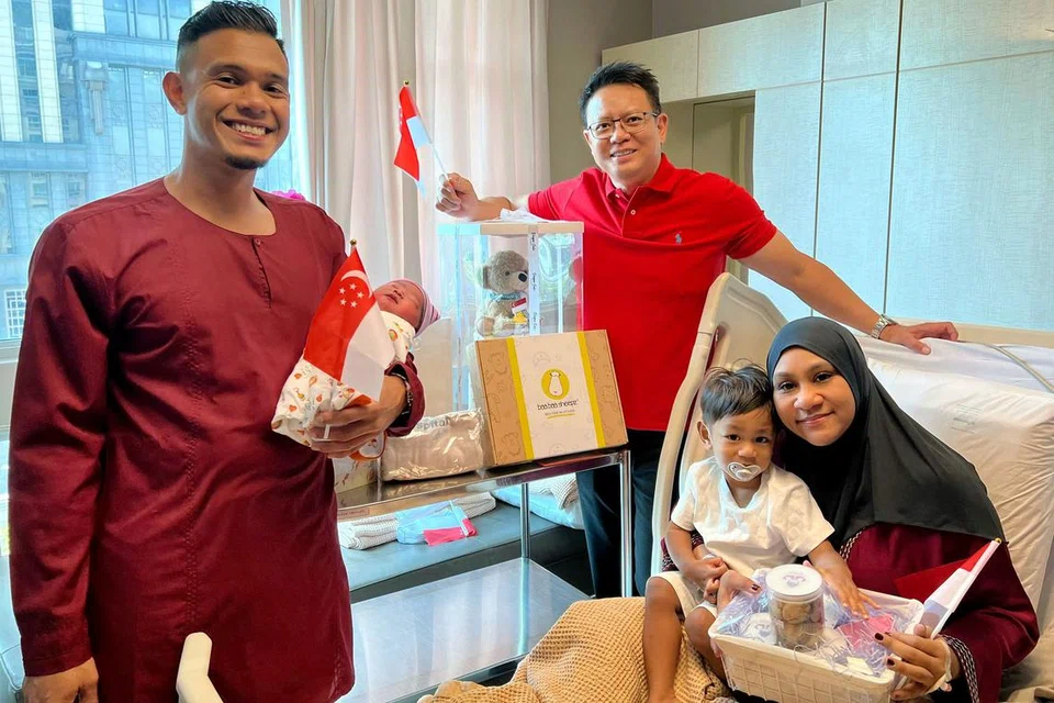 SAMBUT HARI KEBANGSAAN: Muhammad Zayyan Muhammad Syukur selamat dilahirkan di Hospital Raffles oleh Dr Jazlan Joosoph pada 1.28 pagi pada 9 Ogos