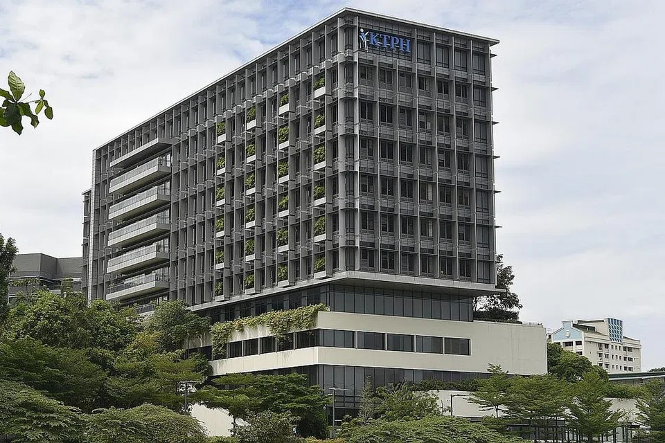 HUBUNGI KELUARGA MANGSA: Hospital Khoo Teck Puat telah menghubungi keluarga mangsa Covid-19 dan menghulurkan bantuan. - Foto fail