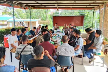 Pegawai dari Balai Polis Nongsa di Bandar Batam, Kepulauan Riau mengadakan pertemuan dengan pengusaha barangan lusuh dan besi terpakai pada 18 Jun 2026 bagi membendung kecurian kemudahan awam. Sindiket yang dikenali sebagai “anai-anai besi” menyasarkan pelbagai prasarana awam yang diperbuat daripada logam untuk dijual semula.