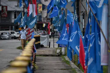 GESA ELAK ISU SENSITIF: Ketua Polis Negara Malaysia, Tan Sri Razarudin Husain, memberi amaran kepada calon dan penyokong parti  supaya tidak menyentuh isu sensitif 3R demi memeliharan keamanan dan keharmonian negara semasa berkempen bagi pilihan raya negeri.