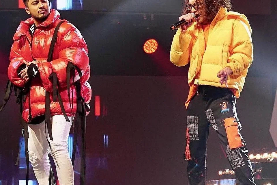 PENGALAMAN BARU: Terlibat dalam 'battle rap' yang memerlukannya menyanyikan lagu 'Bangun' bersama Aweera (kanan) merupakan cabaran baru buat Aliff. - Foto ASTRO 
