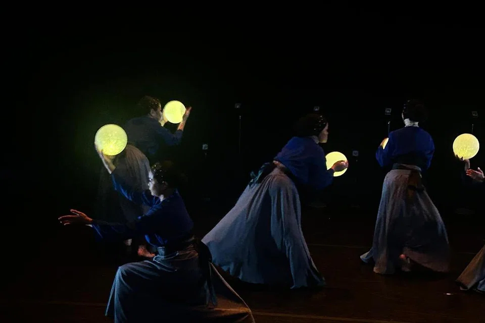 generasi kesari, tiga collective, tarian 