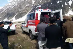 MAUT: Sekurang-kurangnya 11 maut, manakala 13 lagi cedera selepas sekumpulan keluarga ditimpa runtuhan salji di Laluan Puncak Shounter, Pakistan
