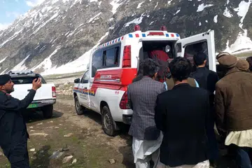 MAUT: Sekurang-kurangnya 11 maut, manakala 13 lagi cedera selepas sekumpulan keluarga ditimpa runtuhan salji di Laluan Puncak Shounter, Pakistan