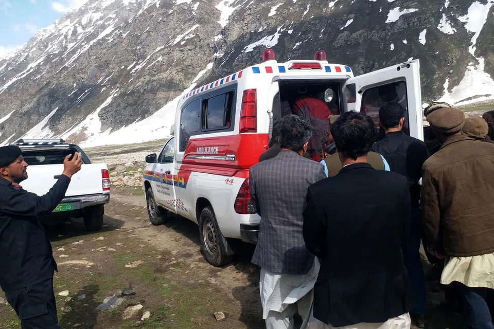 MAUT: Sekurang-kurangnya 11 maut, manakala 13 lagi cedera selepas sekumpulan keluarga ditimpa runtuhan salji di Laluan Puncak Shounter, Pakistan