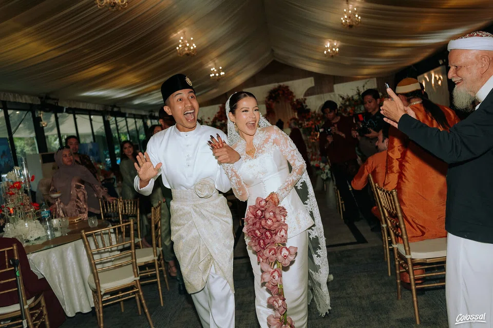 Rapper’ tempatan, Fariz Jabba, telah bernikah dengan Sofea Khan pada 6 September lalu dalam satu majlis yang diadakan di Warren Golf and Country Club. 