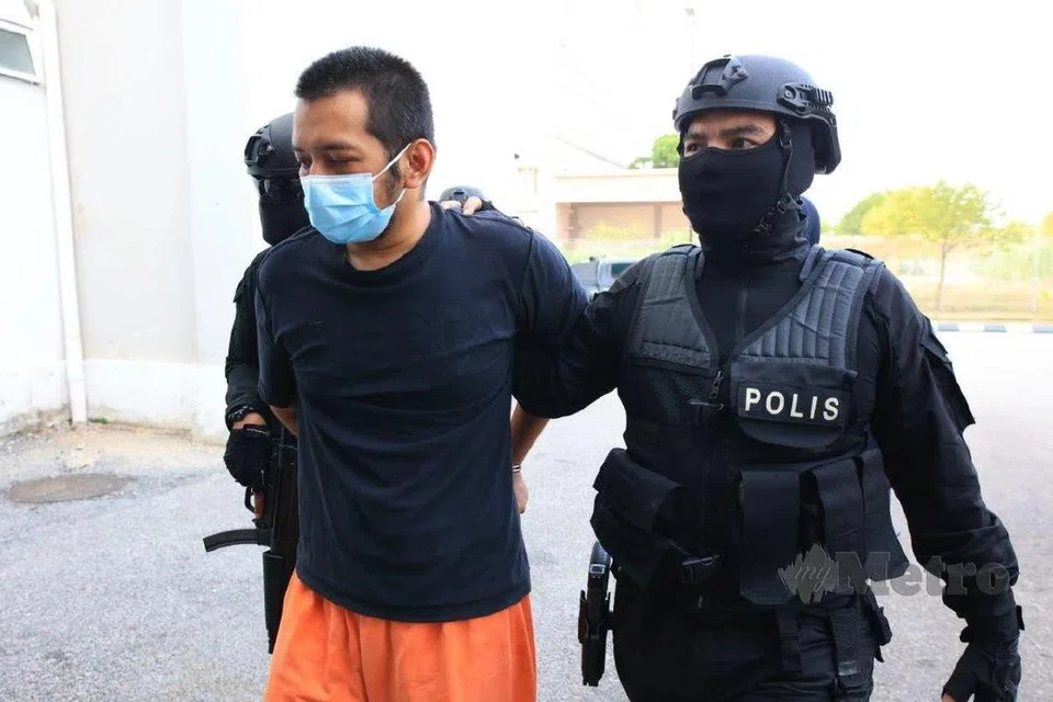 Hafizul Hawari, 38 tahun, yang cuba menembak isterinya di Lapangan Terbang Antarabangsa Kuala Lumpur (KLIA) pada 15 April lalu, mohon dibicarakan terhadap tujuh tuduhan yang dihadapinya di Mahkamah Sesyen Kota Bharu, Kelantan, pada 24 April.