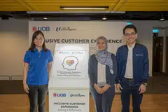 ACARA PELANCARAN: (Dari kiri) Pengarah Eksekutif UOB, Cik Chew Li Lian, Setiausaha Parlimen Kanan (Kesihatan merangkap Undang-undang), Cik Rahayu Mahzam, dan Ketua Pegawai Eksekutif NTUC LearningHub (NTUC LHub), Encik Jeremy Ong, semasa pelancaran program latihan demensia UOB dan NTUC LHub pada Jumaat.