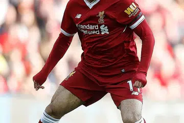 PRESTASI CEMERLANG: Salah meraih anugerah itu atas prestasi cemerlangnya setelah menjaringkan 41 gol dalam semua perlawanan sejak menyertai Liverpool daripada AS Roma tahun lepas malah pemain kebangsaan Mesir itu juga membantu pasukannya melangkah ke saingan separuh akhir Liga Juara-Juara serta menjamin tempat dalam kedudukan empat terbaik Liga Perdana England. - Foto REUTERS.
