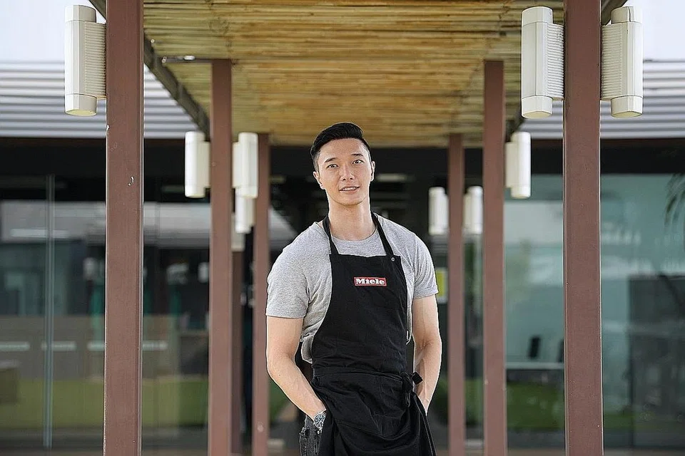 MENGGUNAKAN SEMULA BAHAN: Mendapat inspirasi daripada cef lain, Cef Lennard kini mula untuk mengkaji dan mempelajari bagaimana beliau dapat menggunakan sisa makanan untu menjadikannya boleh dimakan sebagai usaha mengurangkan pembuangan makanan.