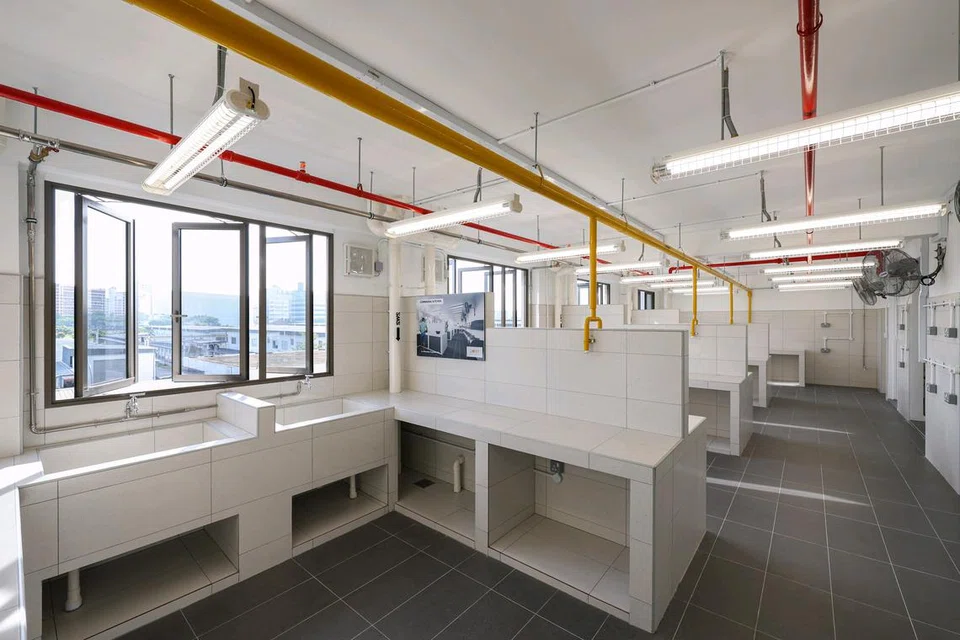 Contoh kawasan dapur di dormitori dibina khusus (PBD) milik Kementerian Tenaga Manusia (MOM) di Tukang Innovation Lane, Jurong, yang sedia beroperasi menjelang suku pertama 2026.