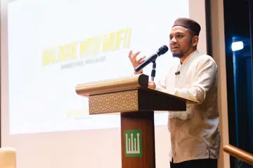 Mufti, fungsi agama sebagai kompas, masyarakat, golongan belia