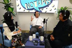 UJIAN YANG BAIK: Bakal Timbalan Mufti, Ustaz Dr Mohammad Hannan Hassan (tengah) dalam podcast terkini menjelaskan tafsiran bala dalam Al-Quran yang juga bermakna "bala hasanah" atau ujian yang baik kepada hos #NoTapis, Shahida Sarhid dan Suhaimi Yusof. - Foto BH oleh HAZIRAH NURFITRAH HANIFAR