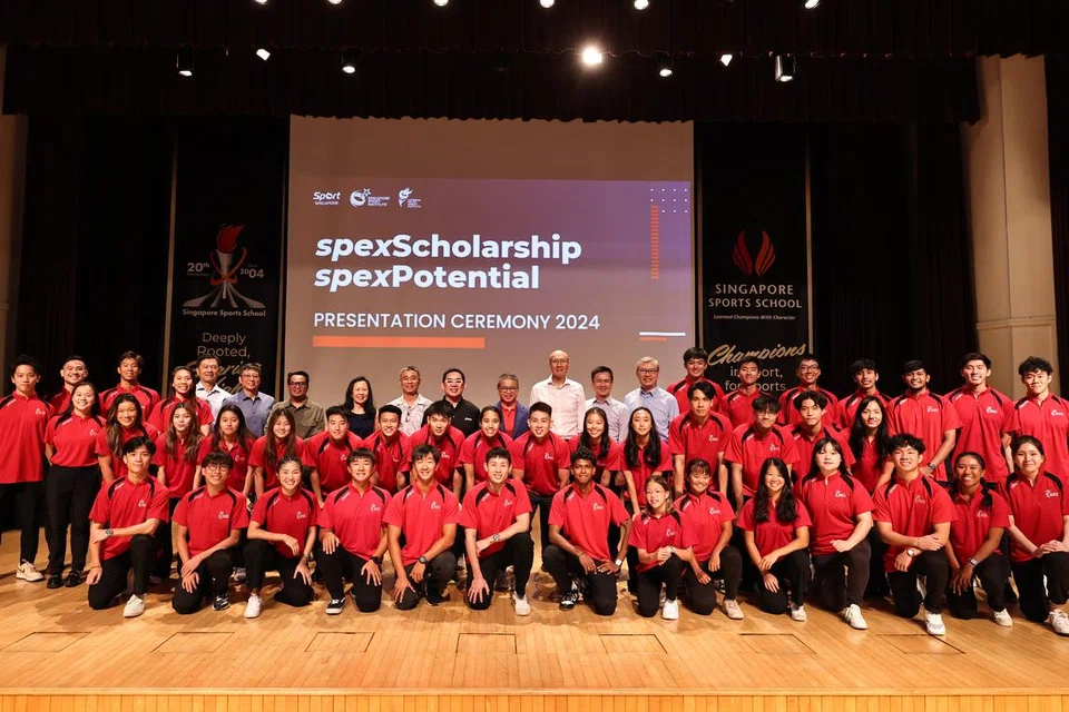 Seramai 48 atlet daripada 22 sukan membentuk kumpulan pertama program Potensi Kecemerlangan Sukan (spexPotensi). Mereka diberi anugerah itu dalam satu majlis penyampaian yang dirasmikan Menteri Kebudayaan, Masyarakat dan Belia, Encik Edwin Tong (tengah di barisan belakang dan berpakaian kot biru) di Sekolah Sukan Singapura pada 2 April.