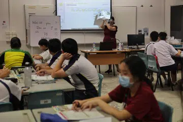 BELAJAR BAHASA JERMAN: Pelajar Menengah 1 hingga 3 menghadiri modul Bahasa Jerman yang diajar oleh Cik Sophie Sager.